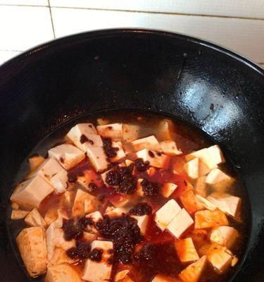 以香葱辣豆腐为主的健康菜肴（健康美味的香葱辣豆腐食谱）