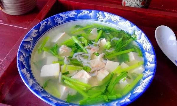 鮮魚豆腐湯的制作方法（健康美味的家常湯菜）