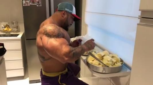 健身每天吃鸡胸、牛肉和鱼肉差距有多大？健身老鸟一说，全懂了