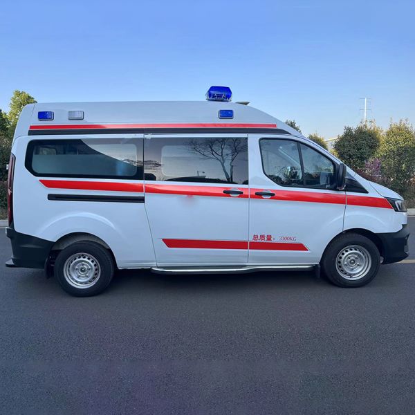 救護(hù)車警報聲此時響起，這是緊急救援的信使，代表著這是一場與生命相關(guān)的賽跑。程力專用汽車股份有限公司早已準(zhǔn)備好了應(yīng)對這樣的緊急情況，他們擁有一支受過專業(yè)訓(xùn)練的救援隊伍，并且裝備了先進(jìn)的救援車輛，可以提供全天候的緊急救援服務(wù)。 