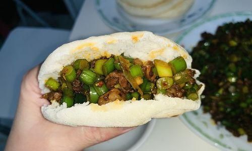 陜西關(guān)中油餅卷菜的制作方法（傳統(tǒng)美食的獨(dú)特魅力）