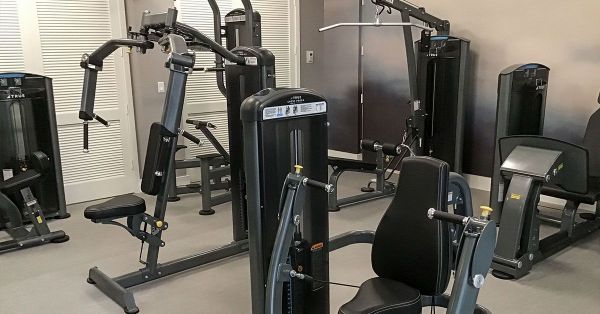 適合老年人的力量訓(xùn)練設(shè)備：7 種有效選擇