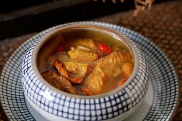 秋季養(yǎng)生湯指南：潤燥滋補的3款家常湯方
