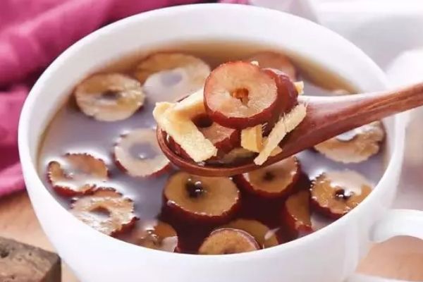 姜棗茶的功效和作用，補(bǔ)脾和胃/驅(qū)寒暖身/補(bǔ)氣養(yǎng)血/美容養(yǎng)顏