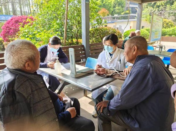 开展运动健康讲座，护航健康晚年生活（2025.4.1通讯稿）.doc