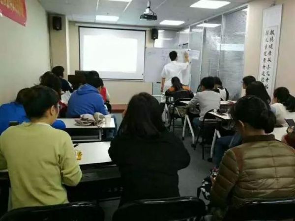 妈妈学小儿推拿来极鹤，报名最高优惠500元