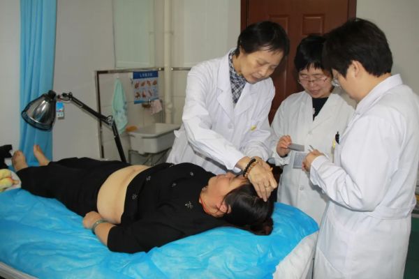 護(hù)國寺中醫(yī)醫(yī)院王麗平：能為老百姓服務(wù)是件很幸福的事！