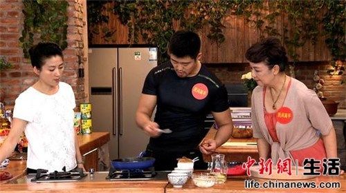 健身饮食要搭配得当鱼肉搭配蔬菜营养好吸收