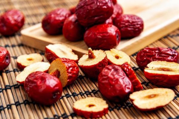 紅棗：升糖指數(shù)“爆表”，糖尿病人不宜當(dāng)水果吃