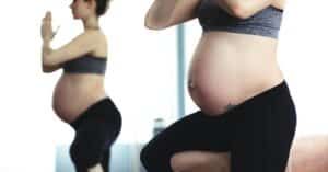Dos mujeres embarazadas haciendo deporte