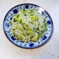涼拌黃瓜粉絲的做法[圖]
