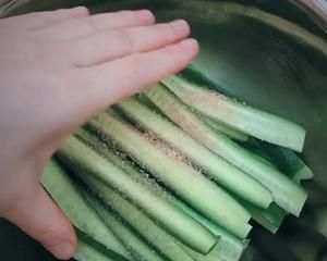 涼拌小黃瓜的做法 步驟3