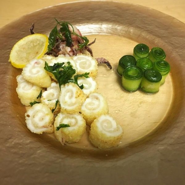 炸魷魚(yú)配腌制小黃瓜卷