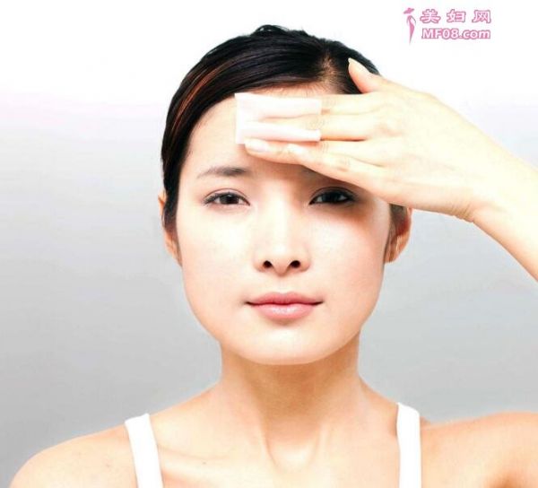 這七個(gè)祛痘小妙招還你光潔皮膚