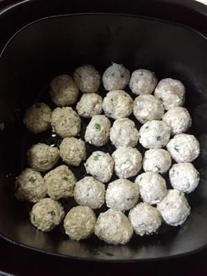 晚餐 健康無油香菇肉末豆腐圓子 空氣炸鍋制作的做法步驟 第3步