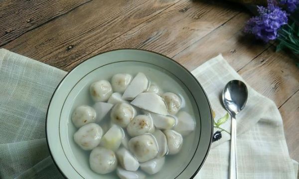 如何制作美味健康的蔬菜湯圓（掌握“蔬菜湯圓”的制作技巧）