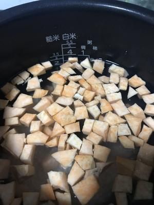 上班族必備的低脂的糯糯的紅薯粥(紫薯粥)的做法 步驟3