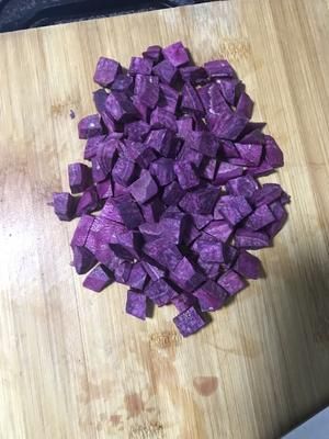 上班族必備的低脂的糯糯的紅薯粥(紫薯粥)的做法 步驟6