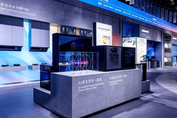  老板電器養(yǎng)生烹飪一體機(jī)亮相AWE 2025，AI賦能“食”代變革
