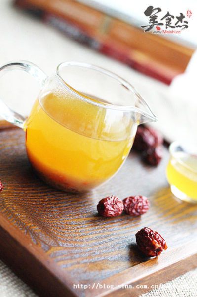 滋養(yǎng)秋日品一杯香甜的蜂蜜大棗茶