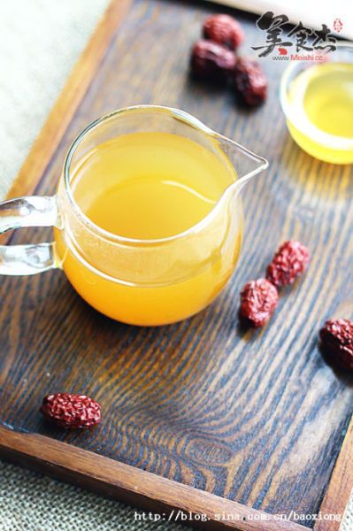 滋養(yǎng)秋日品一杯香甜的蜂蜜大棗茶