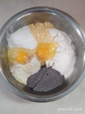 雜糧粗糧饅頭雜糧發(fā)面餅減脂玉米面高粱蕎麥粉紅豆黑豆綠豆黑米面黃豆面薏仁榛子芡實(shí)菱角的做法步驟 第1步