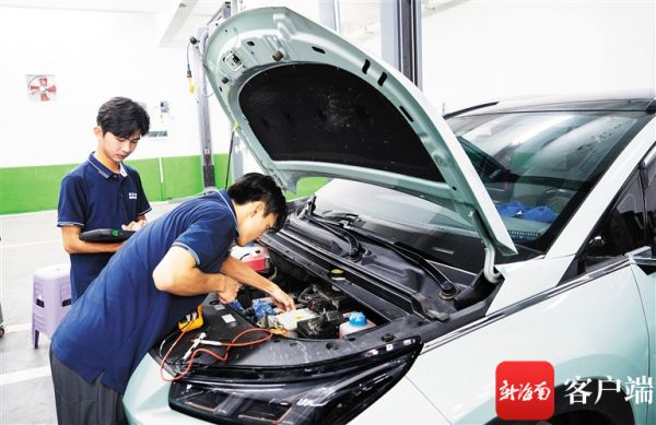 新能源汽车维修需求日益增多。记者 李昊 摄