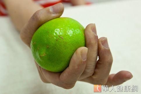 檸檬能分解脂肪，清除體內廢物和毒素。（本站資料照片）