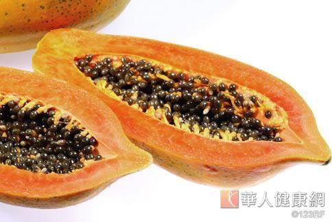 木瓜中的蛋白質分解酵素，可分解蛋白質、促進人體新陳代謝，並把多餘的熱量排出體外。（本站資料照片）