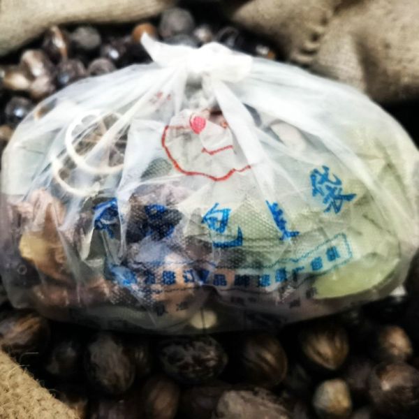 熱鹵現(xiàn)撈 廠家地址培訓(xùn)班秘制配料調(diào)味粉麻辣鮮香鴨脖鹵料包