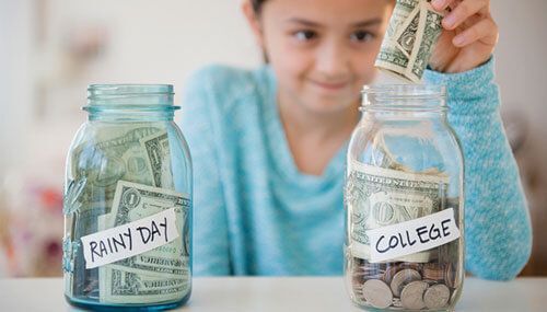 小女孩為大學進行儲蓄