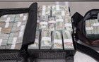 旅客违规携带未申报230万美元现金入境被海关查获