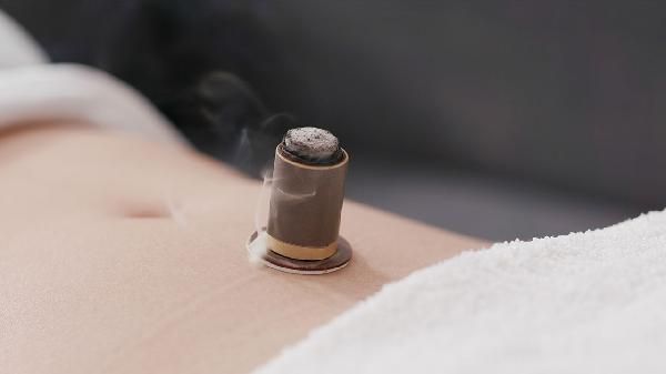 用艾灸熱敷腹部有什么效果