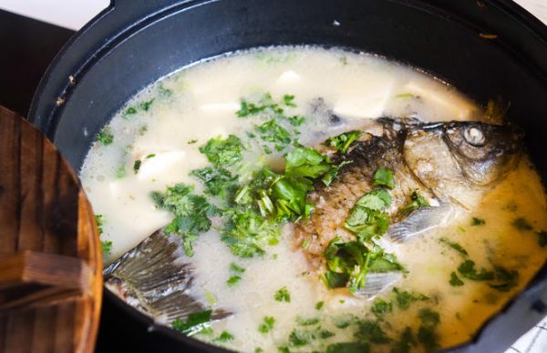 優(yōu)質蛋白 | 傻白鮮的魚湯？的做法