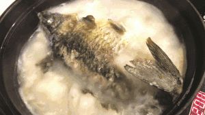 優(yōu)質蛋白 | 傻白鮮的魚湯？的做法 步驟2