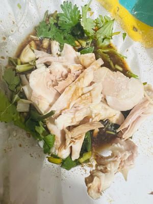 健身減脂優(yōu)質(zhì)蛋白質(zhì)-超簡單嬌嫩手撕雞腿的做法 步驟1