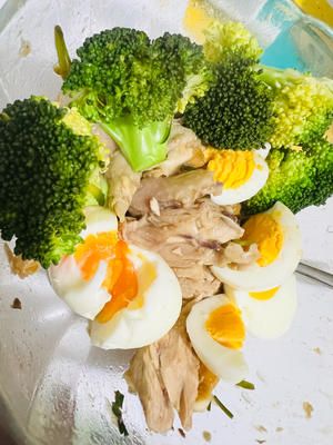 健身減脂優(yōu)質(zhì)蛋白質(zhì)-超簡單嬌嫩手撕雞腿的做法 步驟3