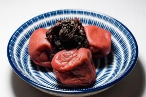 梅子泡水喝,吃梅子,梅子功效
