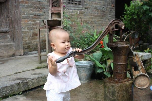 礦泉水、純凈水、自來(lái)水、礦物質(zhì)水、地下水，哪種更健康？