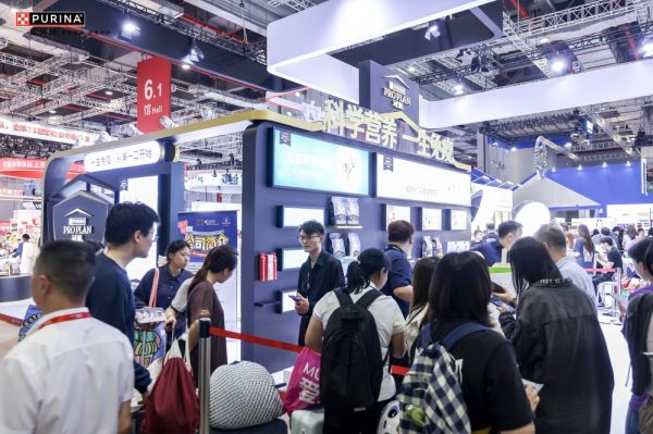 許多人在排隊(duì) AI 生成的內(nèi)容可能不正確。