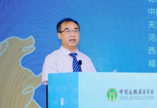 　　尹靖東教授主持會(huì)議　（主辦方供圖）　