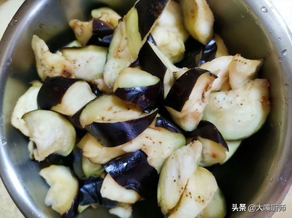 茄子怎么做清淡又好吃？教你一招出鍋軟糯咸香特別下飯