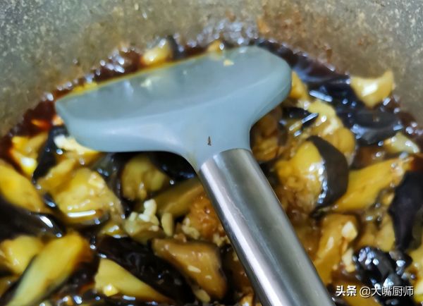 茄子怎么做清淡又好吃？教你一招出鍋軟糯咸香特別下飯