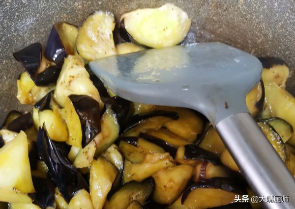 茄子怎么做清淡又好吃？教你一招出鍋軟糯咸香特別下飯