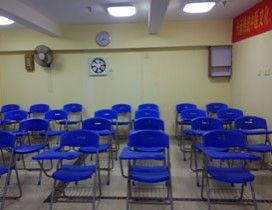 整齊的教室設(shè)施