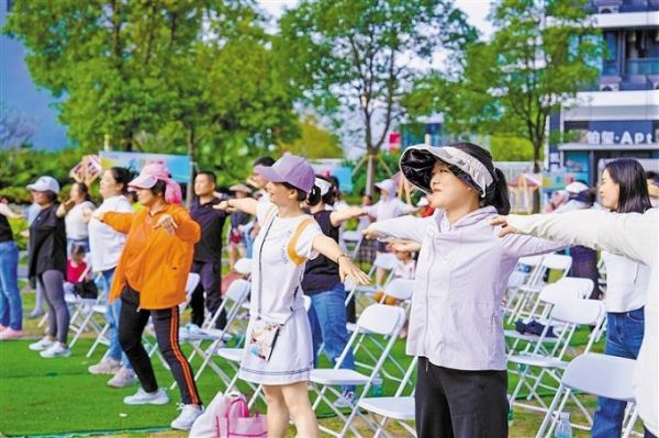 福城街道四和社區(qū)舉行“悅動四和，賦能雙減”中青年減壓減重健康計劃啟動儀式2.jpg