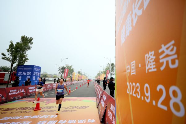 河北隆堯：1200余名參賽選手健康長跑迎“雙節(jié)”_fororder_圖片16