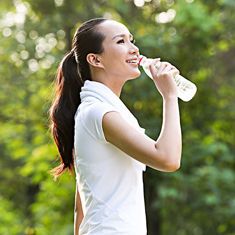 跑步補(bǔ)水不分冬夏 