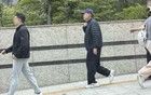 韓國前總統(tǒng)尹錫悅5月穿棉襖悠然散步街頭引韓國網(wǎng)友猛批
