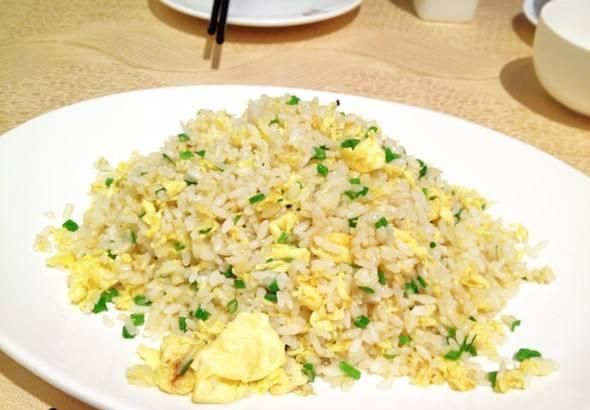 7個懶人蛋炒飯的做法，5分鐘做一份，營養(yǎng)美味，一周不重樣